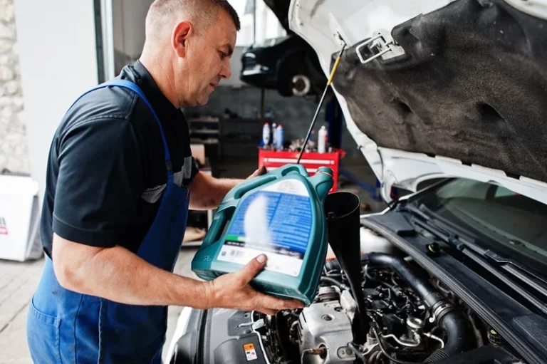 Tipos de aditivos para coche y cómo mejoran el rendimiento del motor